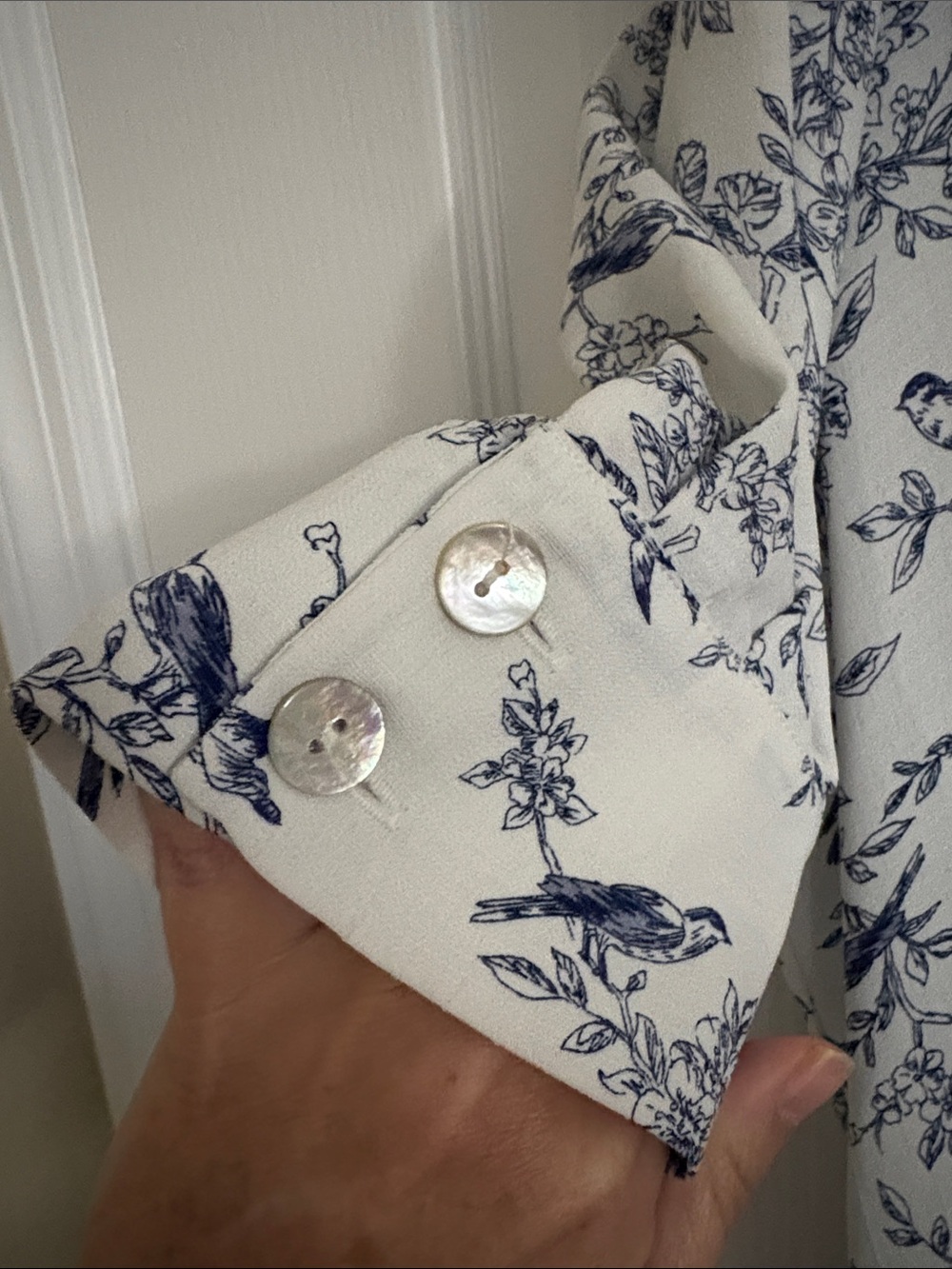 Sweet Rain White Navy Floral Twist-Front Blouse with Birds and Floral Scenery - Picture 6 of 8